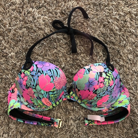 Victoria’s Secret Bikini - Picture 2 of 5